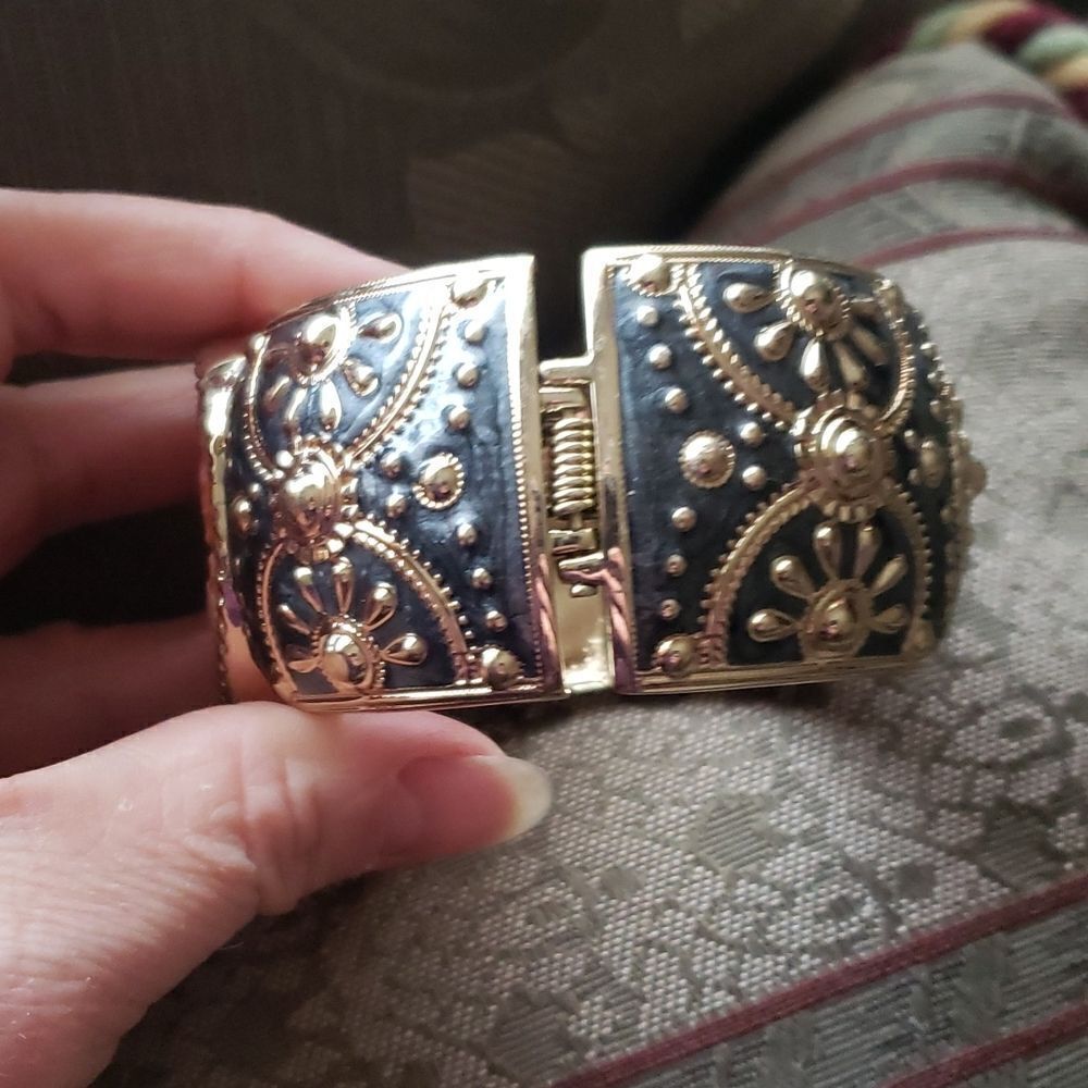 AMEDEO CAMEO HINGED BRACELET - Picture 4 of 7